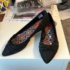 NWOB Rocket Dog Black Pointed Toe Flats